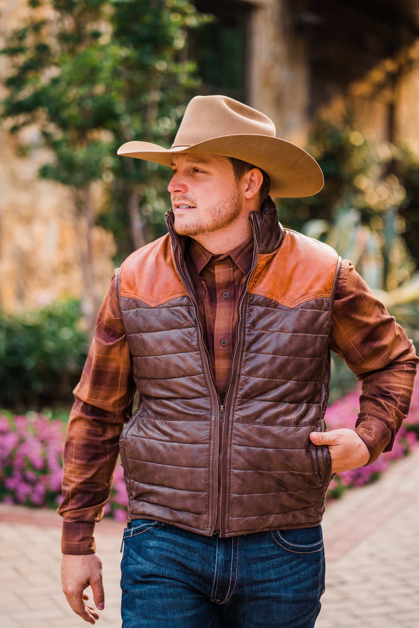 Men_s Insulated Leather Vest-Zip Front with Western Yolk