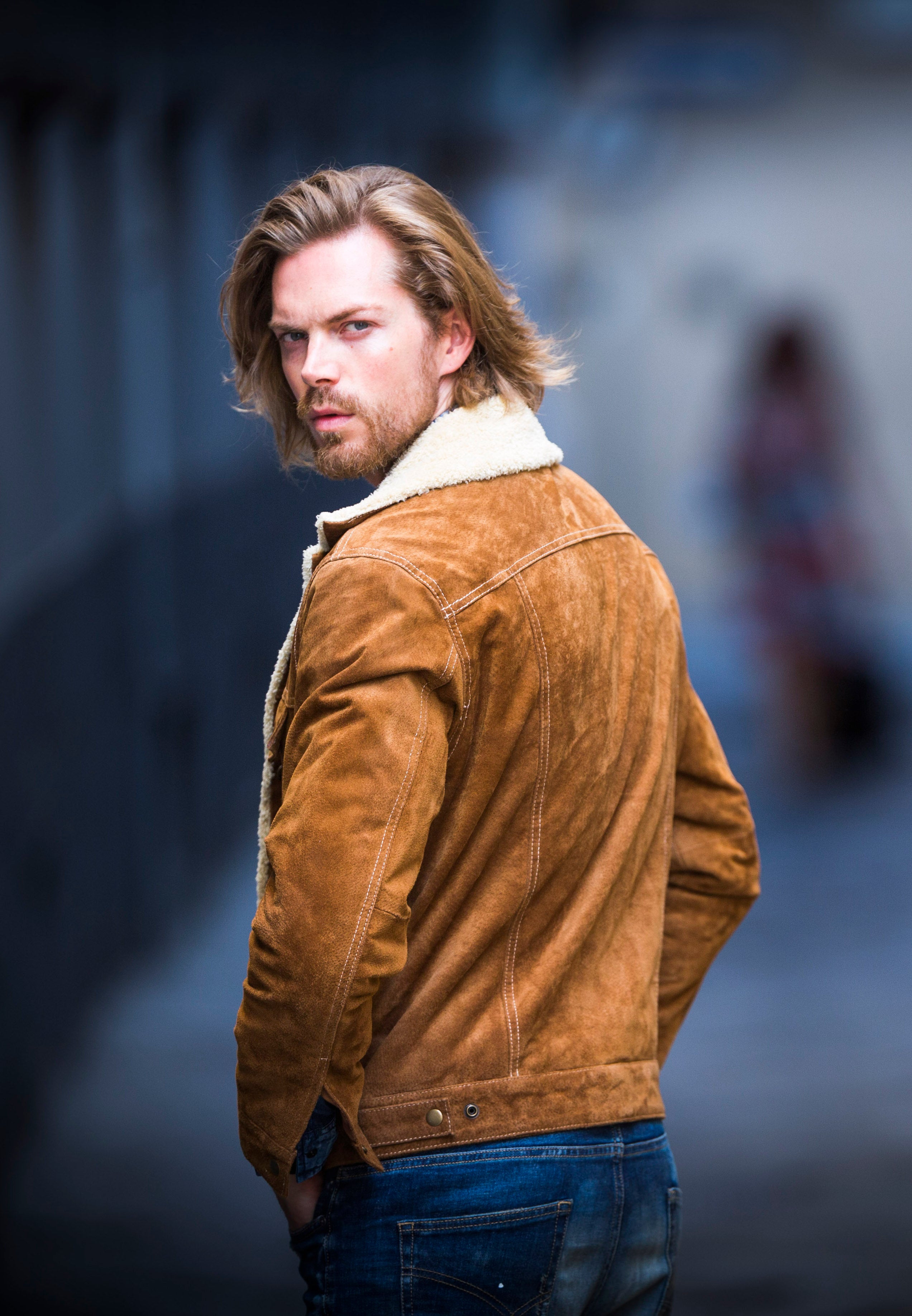 Man-Wearing-Suede-Leather-Shearling-Jacket-by-Scully-113